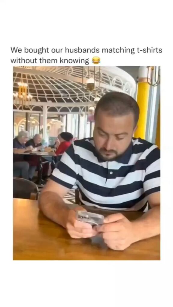 内緒でお揃いの服を着せられた夫の様子