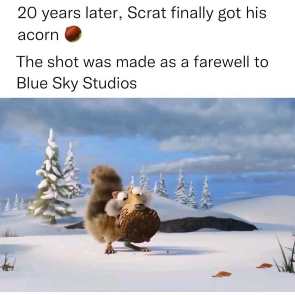 念願のどんぐりを手に入れたスクラット
