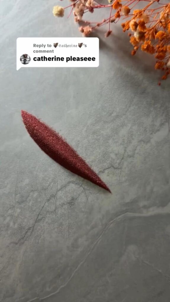 赤い砂のアートとドライフラワー