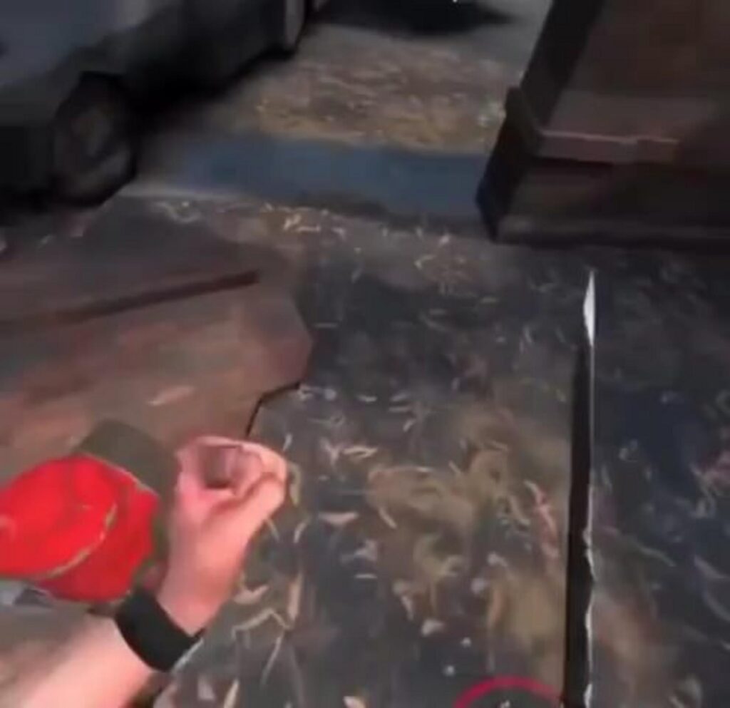 路上でナイフを構えるFPSゲームの画面