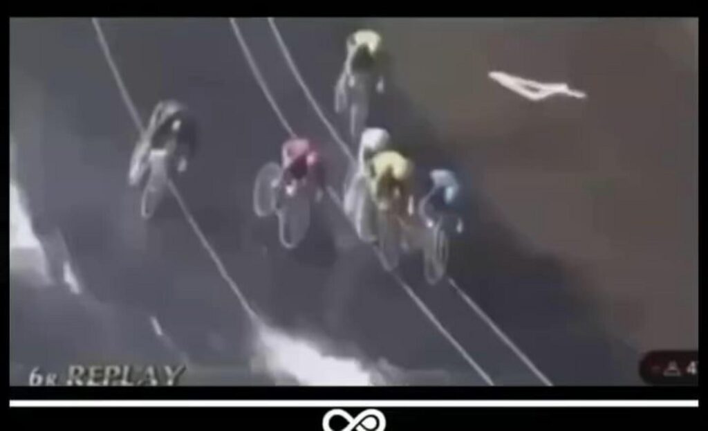 自転車競技の競輪が行われている様子